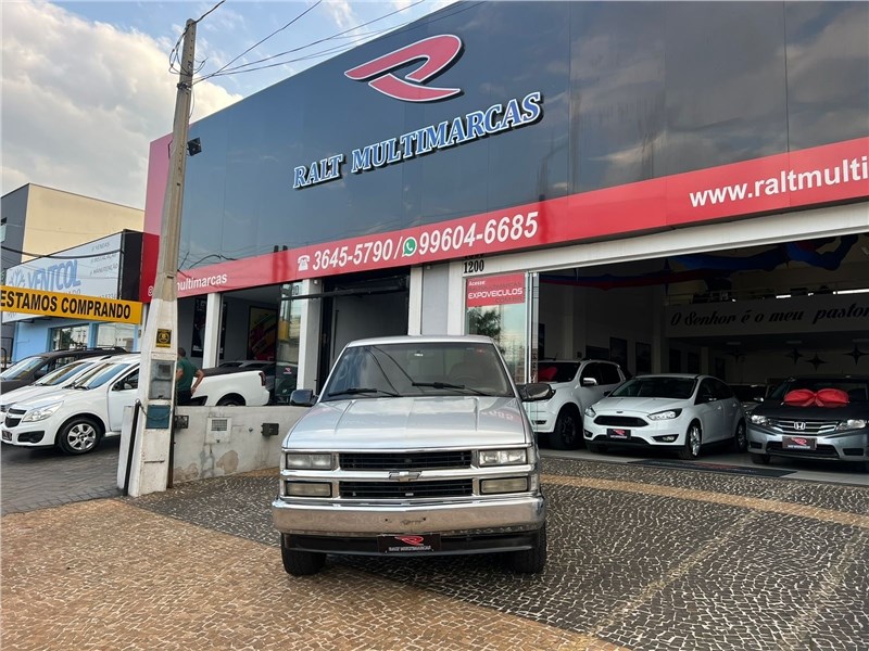 //www.autoline.com.br/carro/chevrolet/silverado-42-dlx-cabsimp-turbo-ic-168cv-2p-diesel-manua/2000/americana-sp/24713789