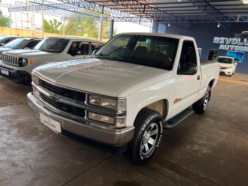 //www.autoline.com.br/carro/chevrolet/silverado-42-conquest-hd-12v-diesel-2p-turbo-manual/2000/campo-grande-ms/24923066