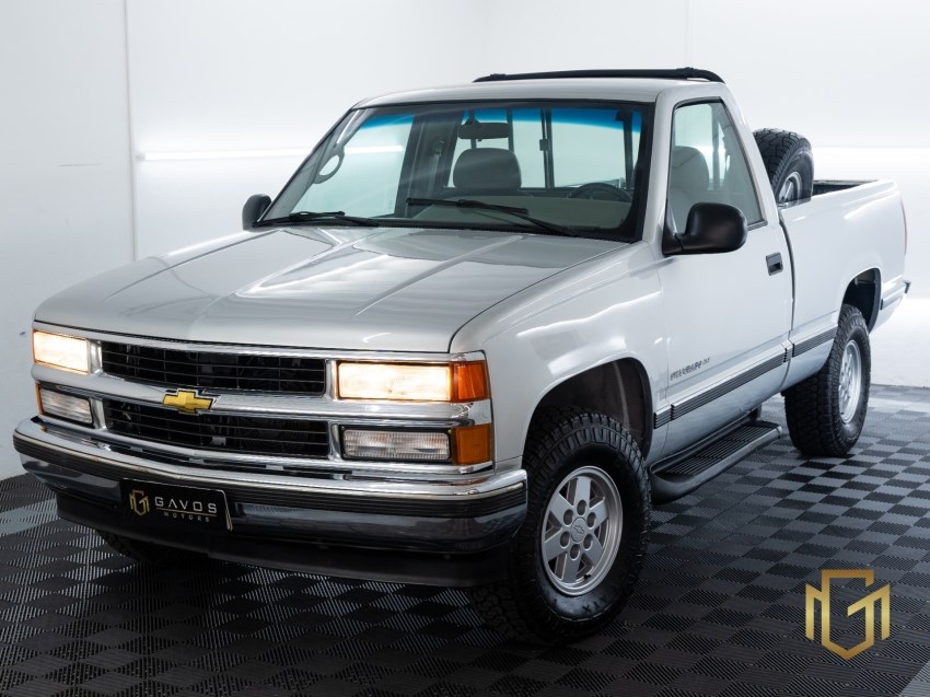 //www.autoline.com.br/carro/chevrolet/silverado-41-dlx-cabsimp-88cv-2p-diesel-manual/1997/porto-alegre-rs/25029963