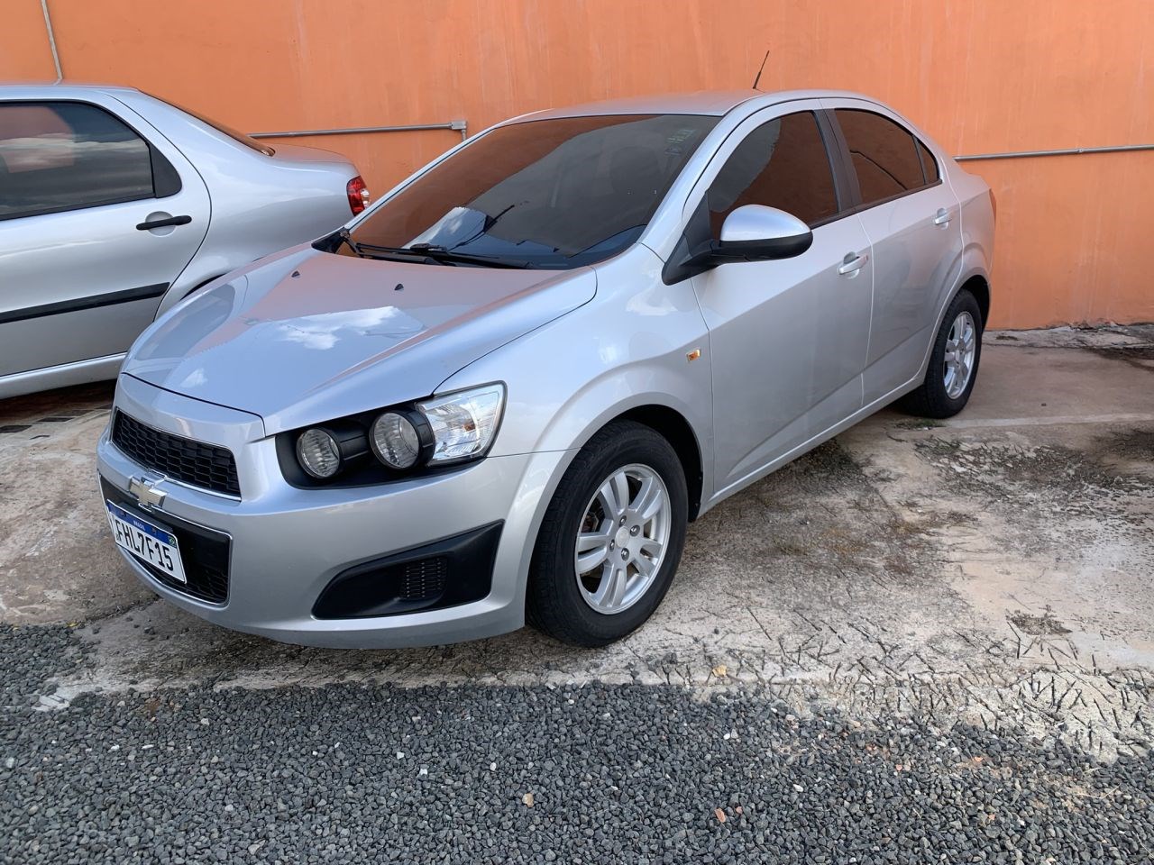 //www.autoline.com.br/carro/chevrolet/sonic-16-sedan-lt-16v-flex-4p-automatico/2013/limeira-sp/23933859
