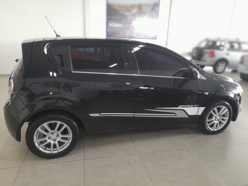 //www.autoline.com.br/carro/chevrolet/sonic-16-hatch-lt-16v-flex-4p-automatico/2013/chopinzinho-pr/24136402