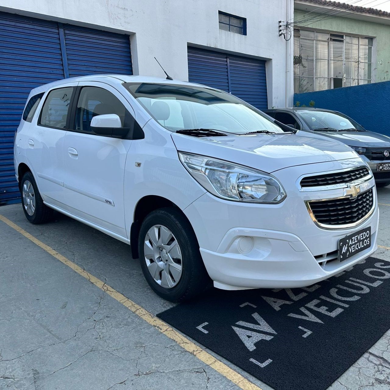 //www.autoline.com.br/carro/chevrolet/spin-18-lt-8v-flex-4p-manual/2014/campinas-sp/23768422