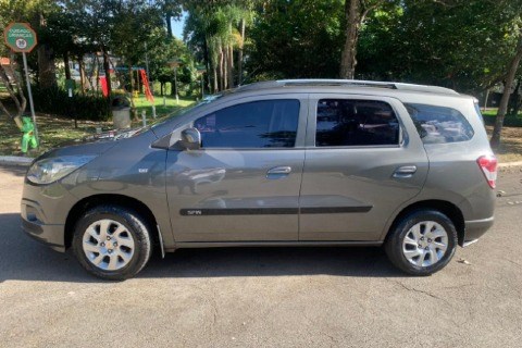 //www.autoline.com.br/carro/chevrolet/spin-18-ltz-7l-8v-flex-4p-automatico/2014/santana-de-parnaiba-sp/23844691