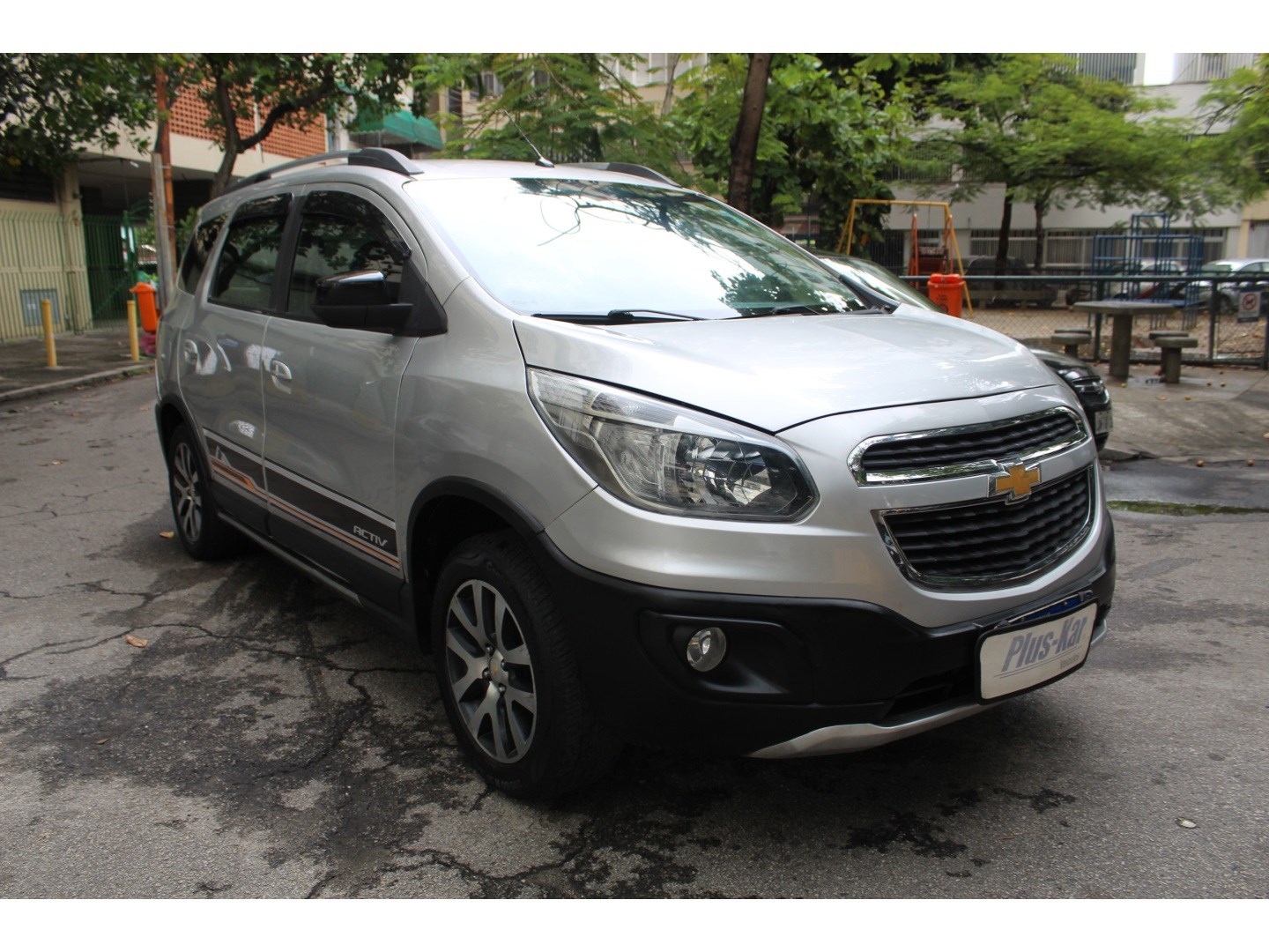 //www.autoline.com.br/carro/chevrolet/spin-18-activ-8v-flex-4p-automatico/2016/rio-de-janeiro-rj/24141264