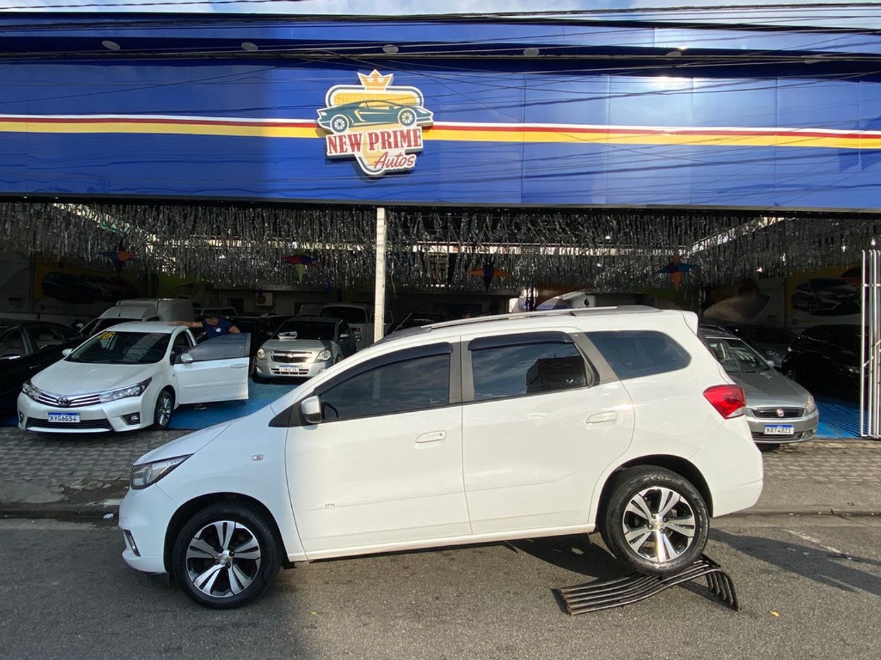 //www.autoline.com.br/carro/chevrolet/spin-18-ltz-7l-8v-flex-4p-automatico/2019/sao-paulo-sp/24422113