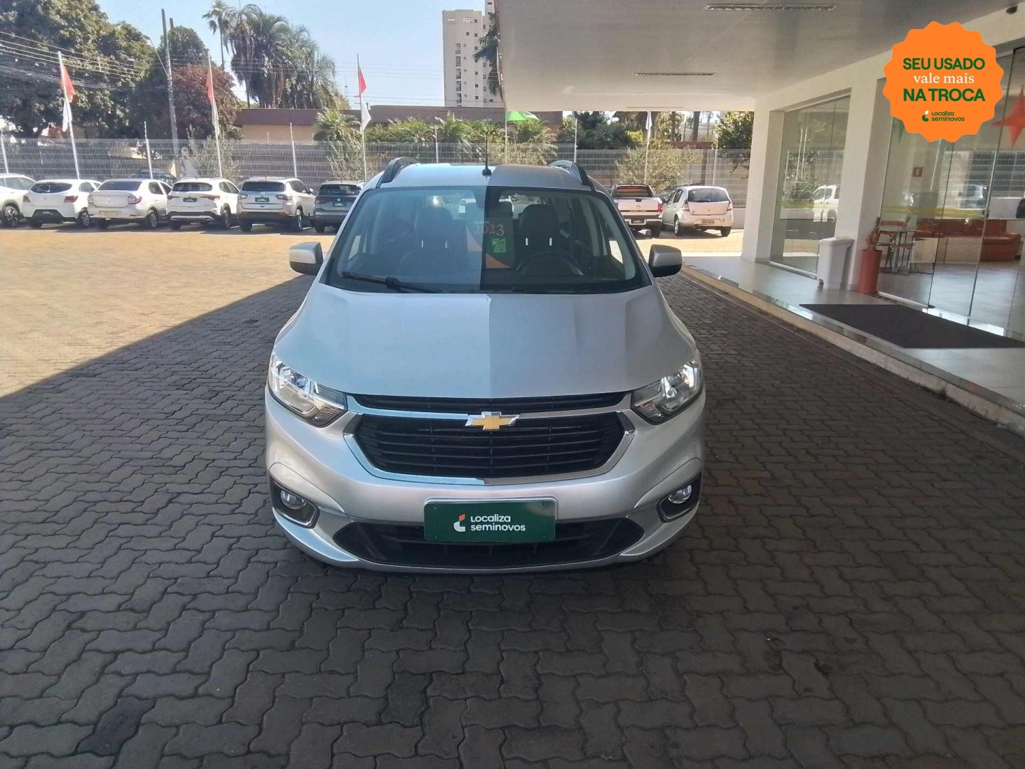 //www.autoline.com.br/carro/chevrolet/spin-18-premier-7l-8v-flex-4p-automatico/2023/aracatuba-sp/24533569