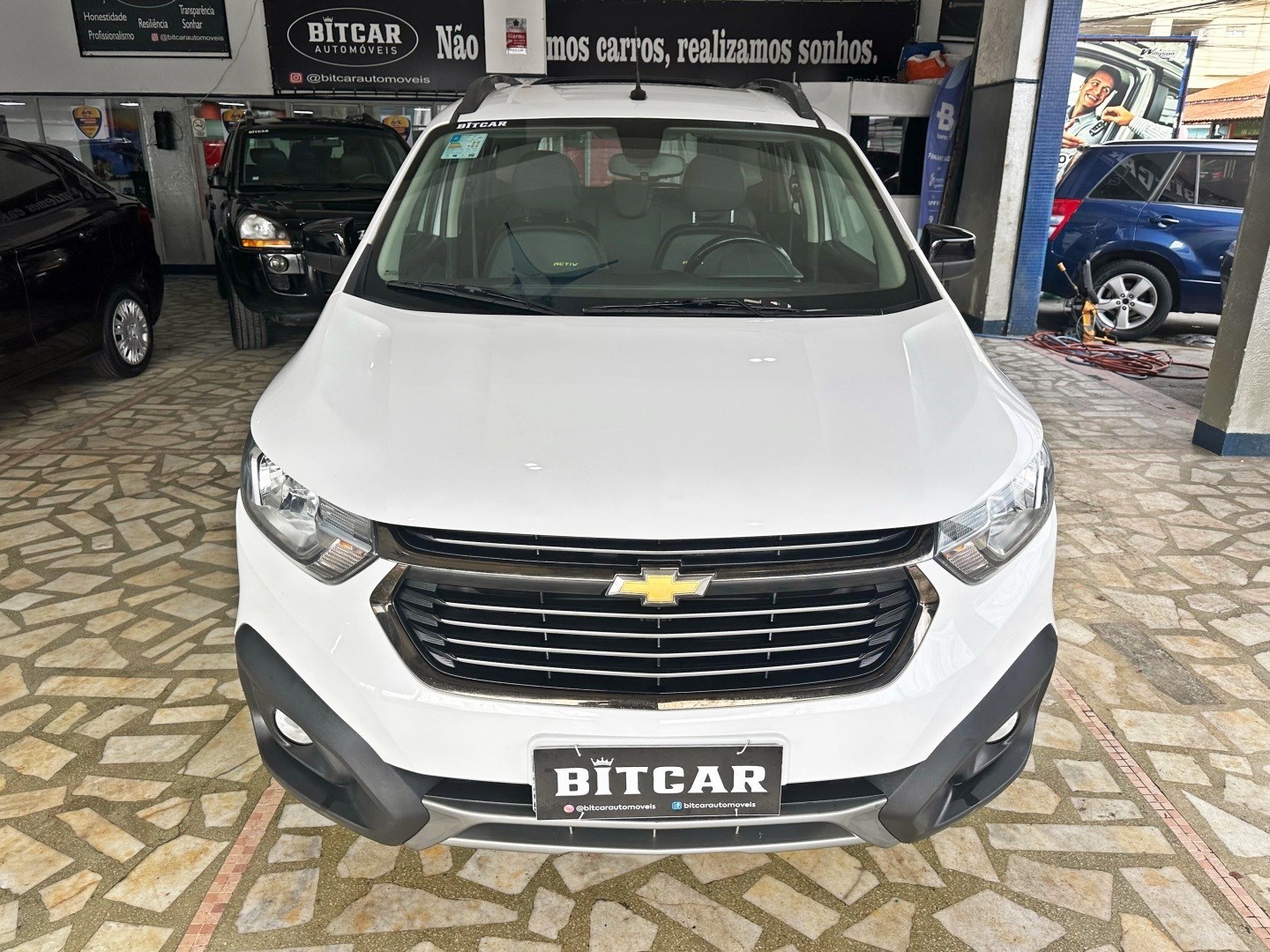 //www.autoline.com.br/carro/chevrolet/spin-18-activ-8v-flex-4p-automatico/2019/rio-de-janeiro-rj/24809006
