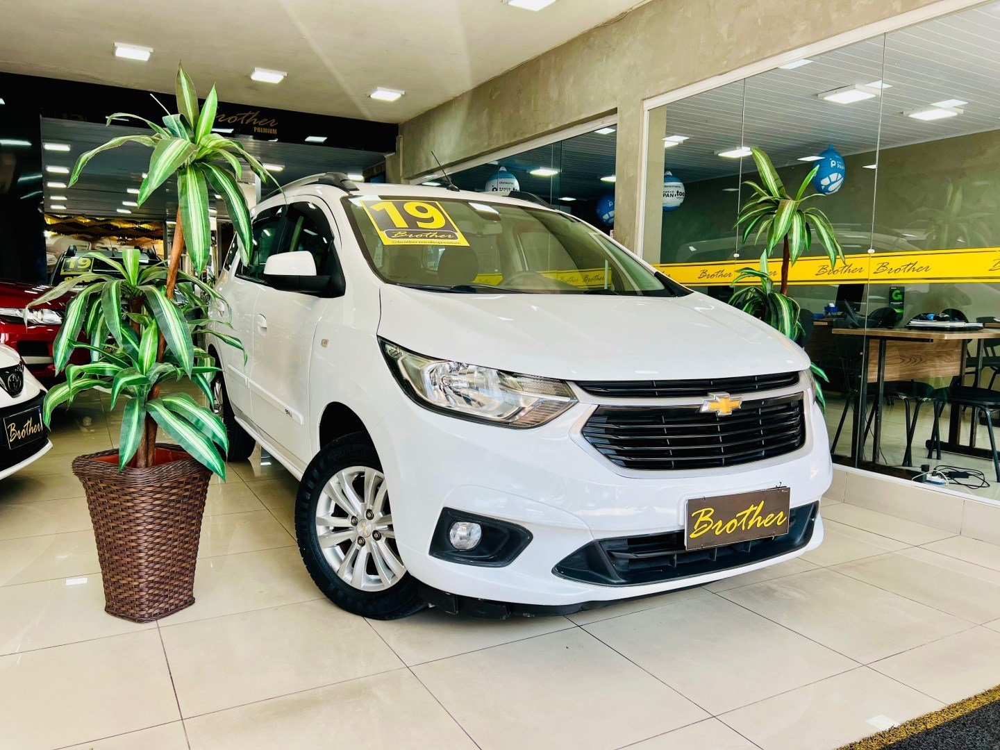 //www.autoline.com.br/carro/chevrolet/spin-18-lt-8v-flex-4p-automatico/2019/rio-de-janeiro-rj/24988432