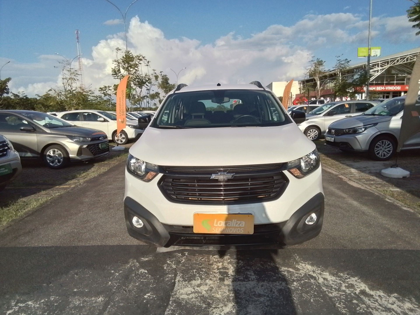 //www.autoline.com.br/carro/chevrolet/spin-18-activ-7l-8v-flex-4p-automatico/2023/macapa-ap/25000629