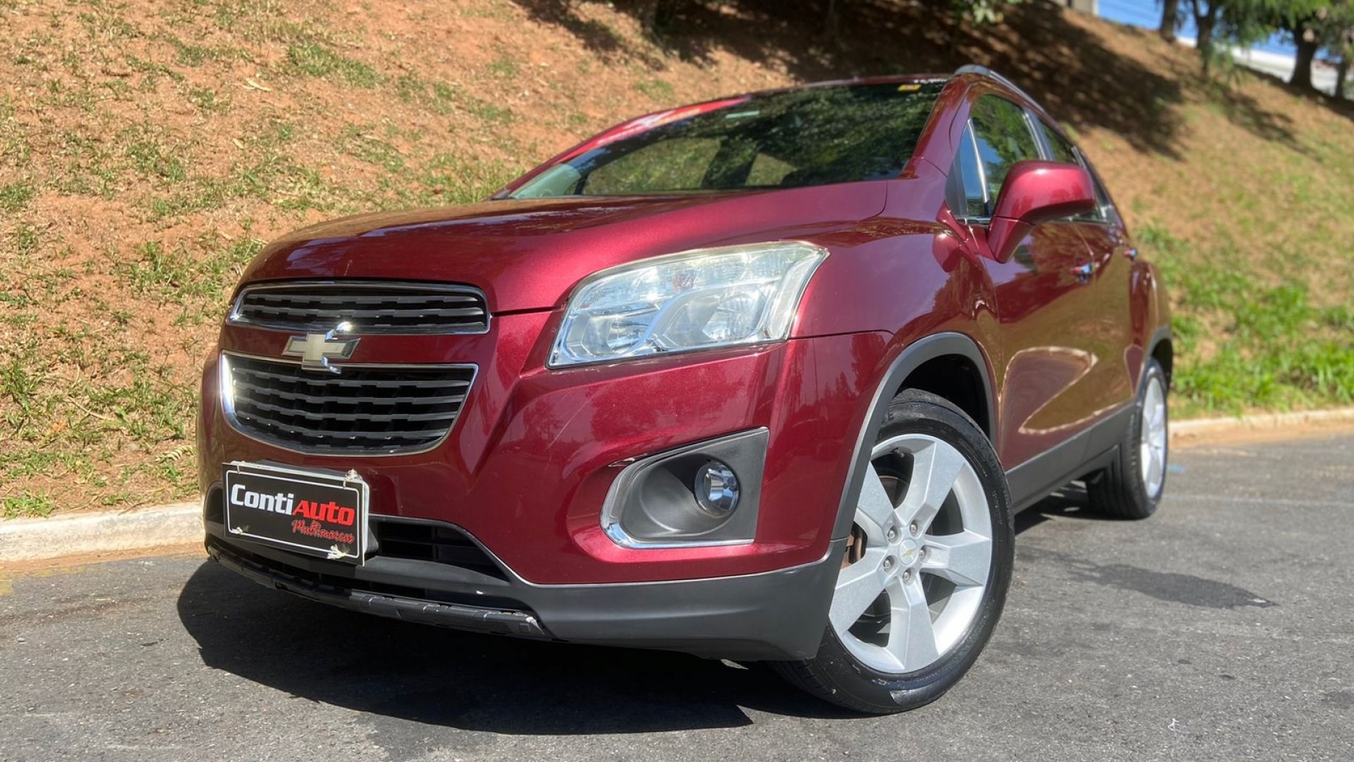 //www.autoline.com.br/carro/chevrolet/tracker-18-ltz-fwd-16v-flex-4p-automatico/2014/votorantim-sp/23653800