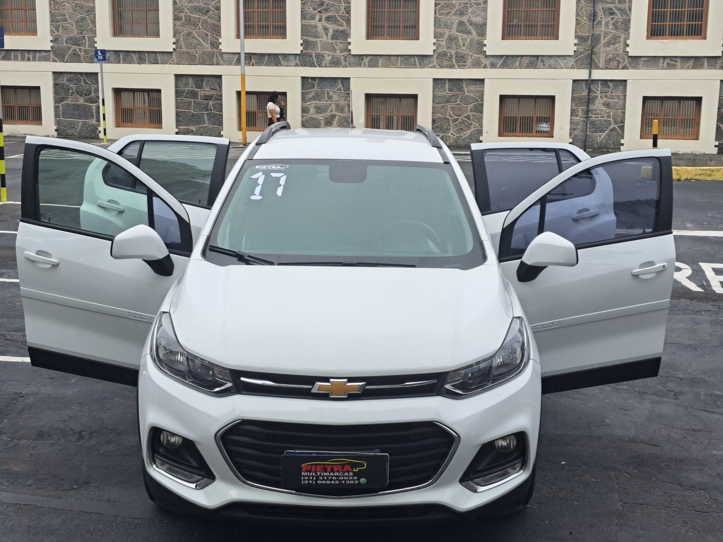 //www.autoline.com.br/carro/chevrolet/tracker-14-lt-16v-flex-4p-turbo-automatico/2017/rio-de-janeiro-rj/23951619