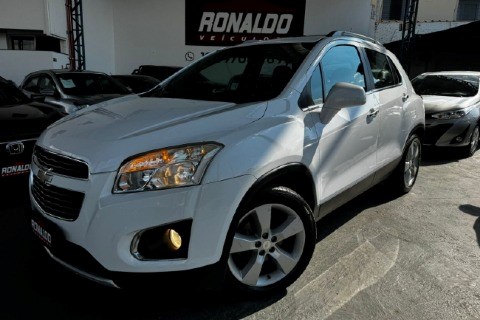 //www.autoline.com.br/carro/chevrolet/tracker-18-ltz-fwd-16v-flex-4p-automatico/2014/amparo-sp/24173735
