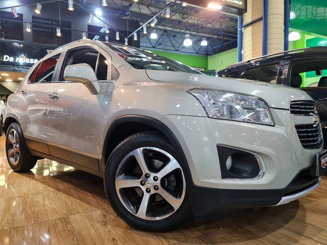 //www.autoline.com.br/carro/chevrolet/tracker-18-ltz-fwd-16v-flex-4p-automatico/2015/santo-andre-sp/24221181
