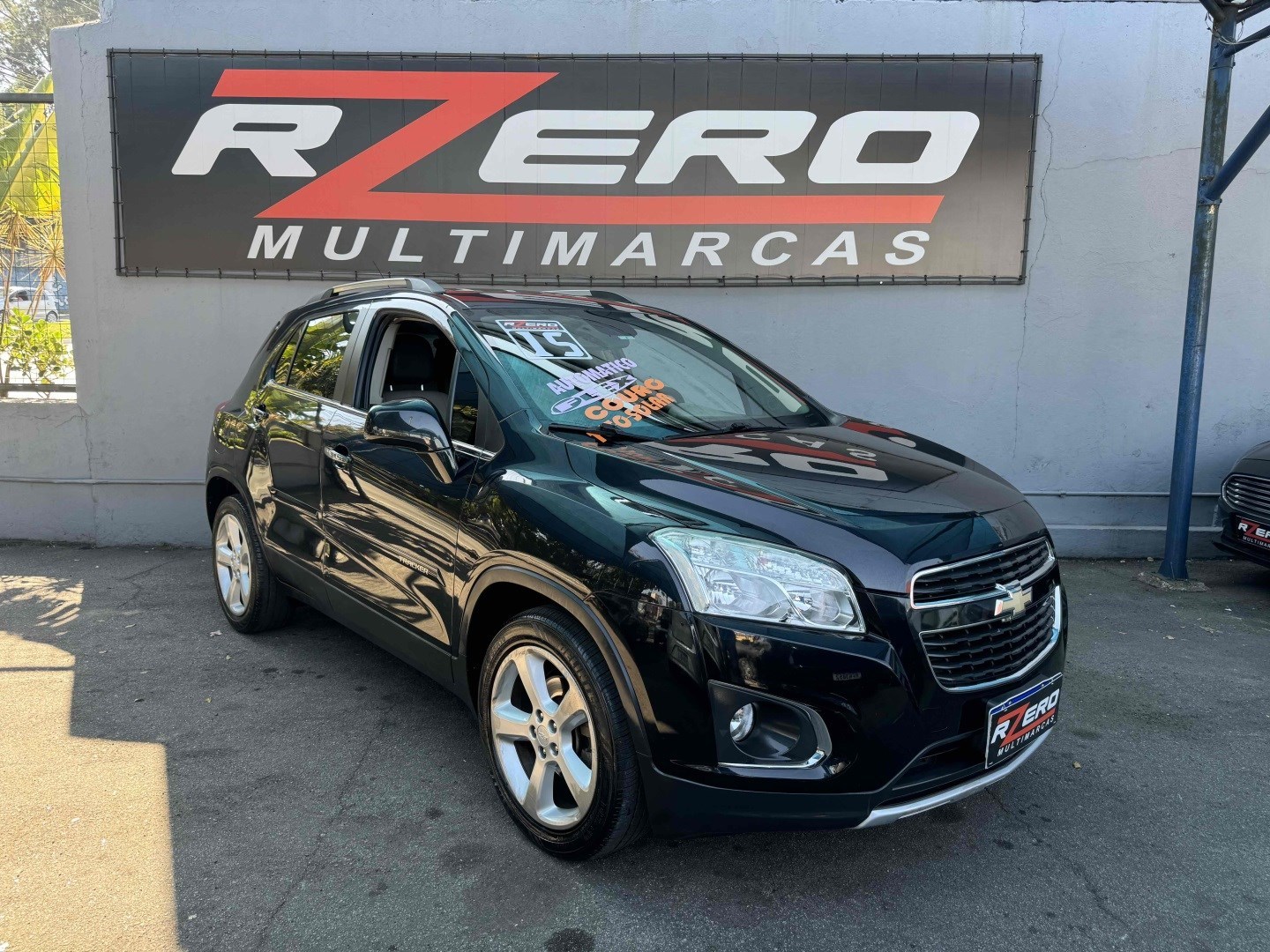 //www.autoline.com.br/carro/chevrolet/tracker-18-ltz-fwd-16v-flex-4p-automatico/2015/sao-paulo-sp/24224101