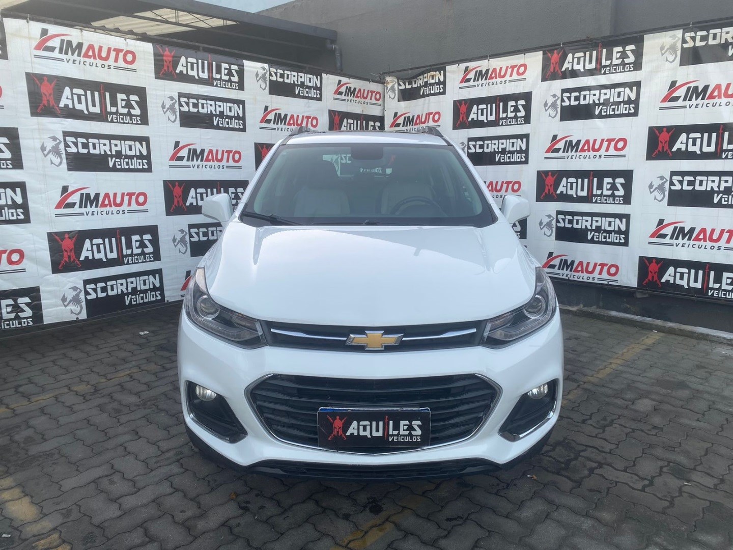 //www.autoline.com.br/carro/chevrolet/tracker-14-ltz-16v-flex-4p-turbo-automatico/2017/rio-de-janeiro-rj/24302427