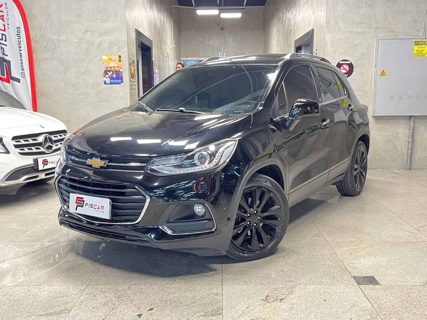 //www.autoline.com.br/carro/chevrolet/tracker-14-ltz-16v-flex-4p-turbo-automatico/2017/belo-horizonte-mg/24691852