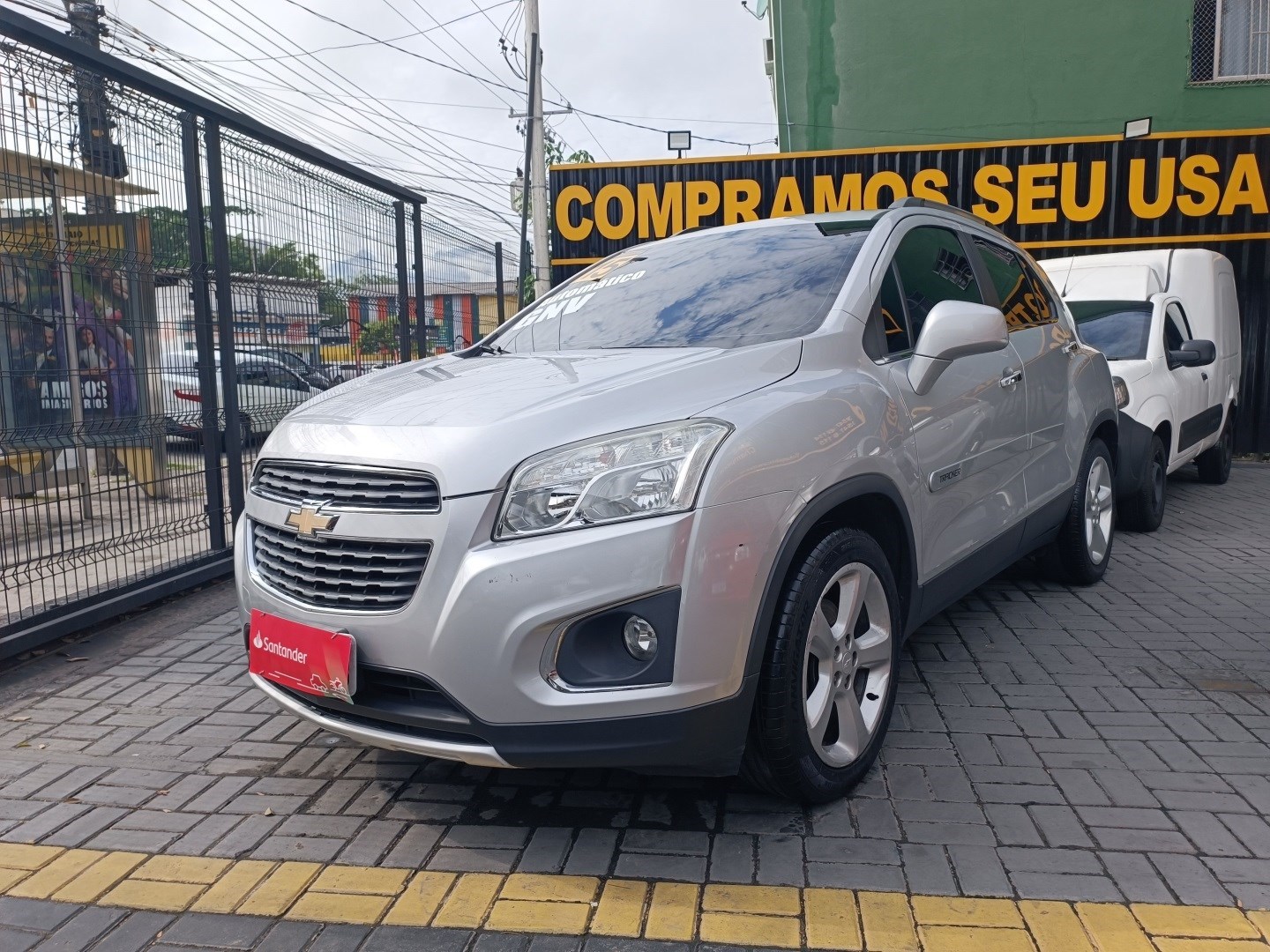 //www.autoline.com.br/carro/chevrolet/tracker-18-ltz-fwd-16v-flex-4p-automatico/2015/rio-de-janeiro-rj/24698648