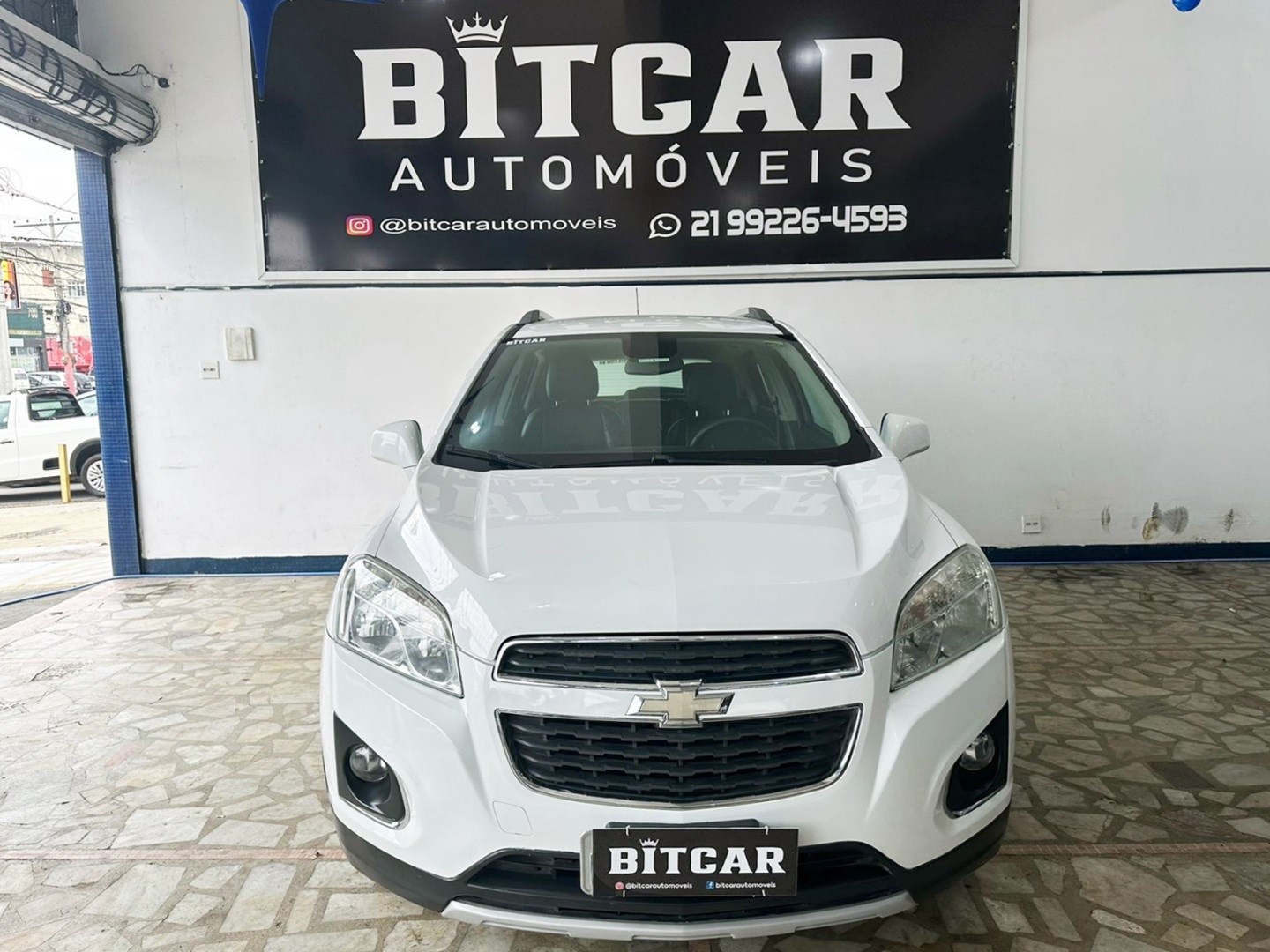 //www.autoline.com.br/carro/chevrolet/tracker-18-ltz-fwd-16v-flex-4p-automatico/2015/rio-de-janeiro-rj/24809011
