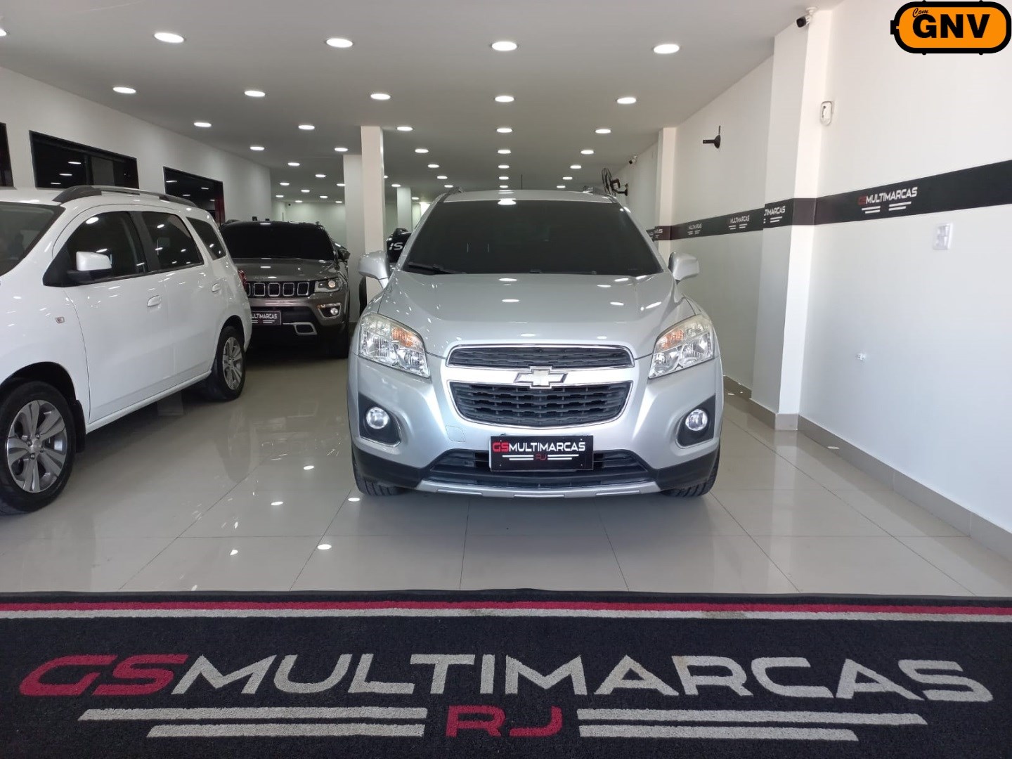 //www.autoline.com.br/carro/chevrolet/tracker-18-ltz-fwd-16v-flex-4p-automatico/2015/rio-de-janeiro-rj/25008216