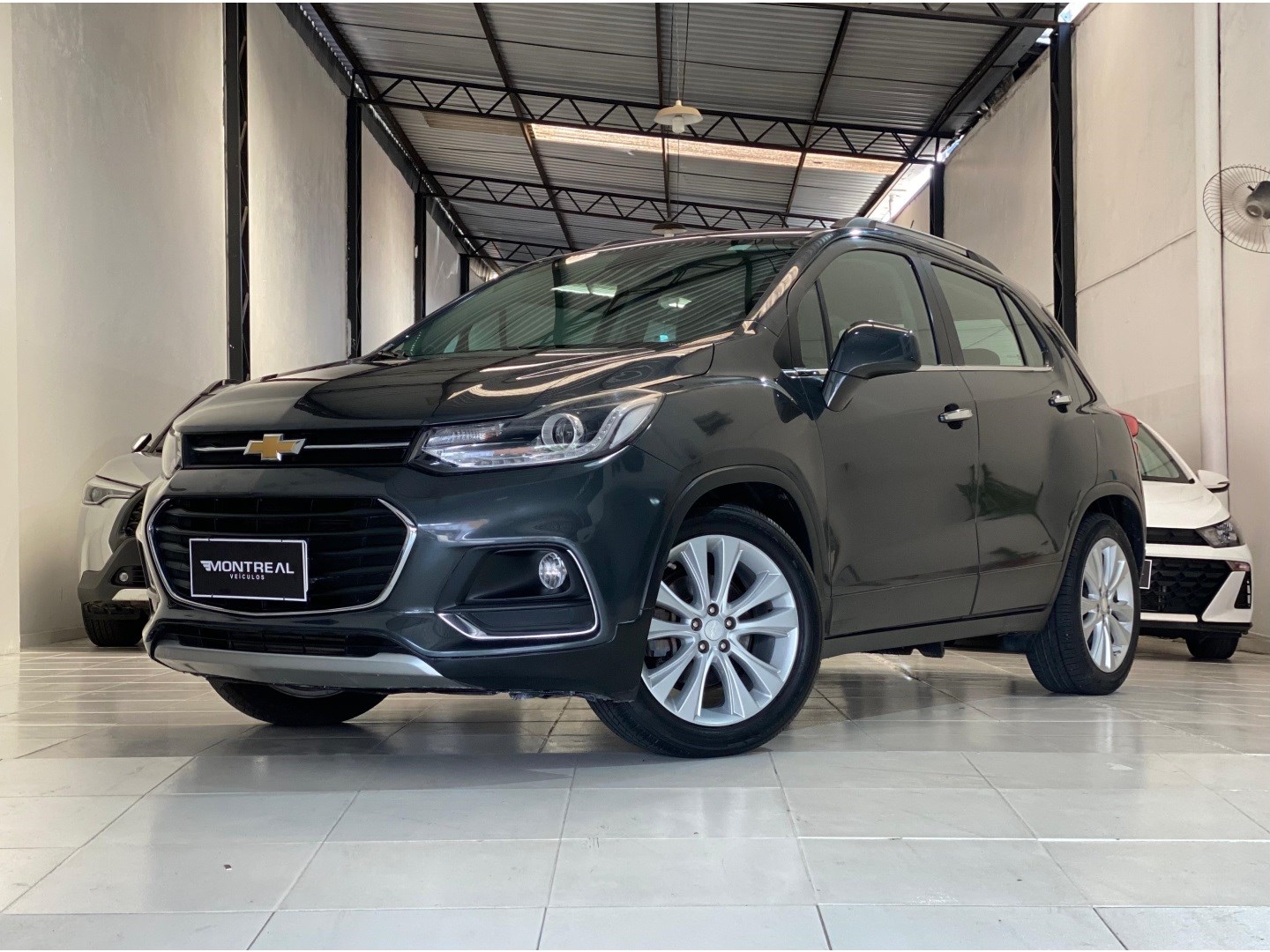 //www.autoline.com.br/carro/chevrolet/tracker-14-ltz-16v-flex-4p-turbo-automatico/2017/belem-pa/25022649