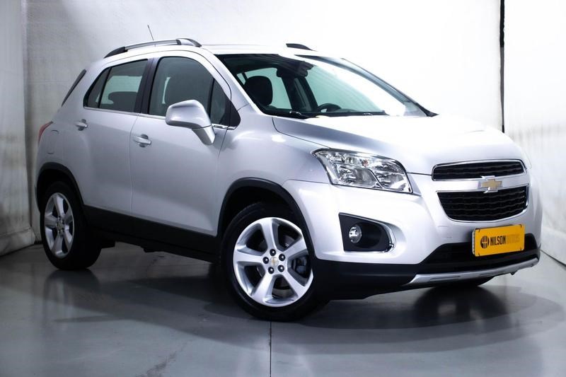 //www.autoline.com.br/carro/chevrolet/tracker-18-ltz-fwd-16v-flex-4p-automatico/2015/guaratingueta-sp/25026263