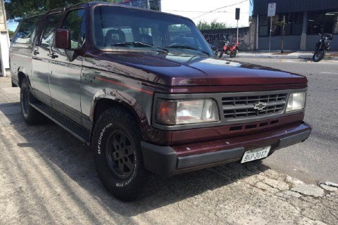 //www.autoline.com.br/carro/chevrolet/veraneio-40-custom-de-luxe-90cv-4p-diesel-manual/1993/niteroi-rj/21742689