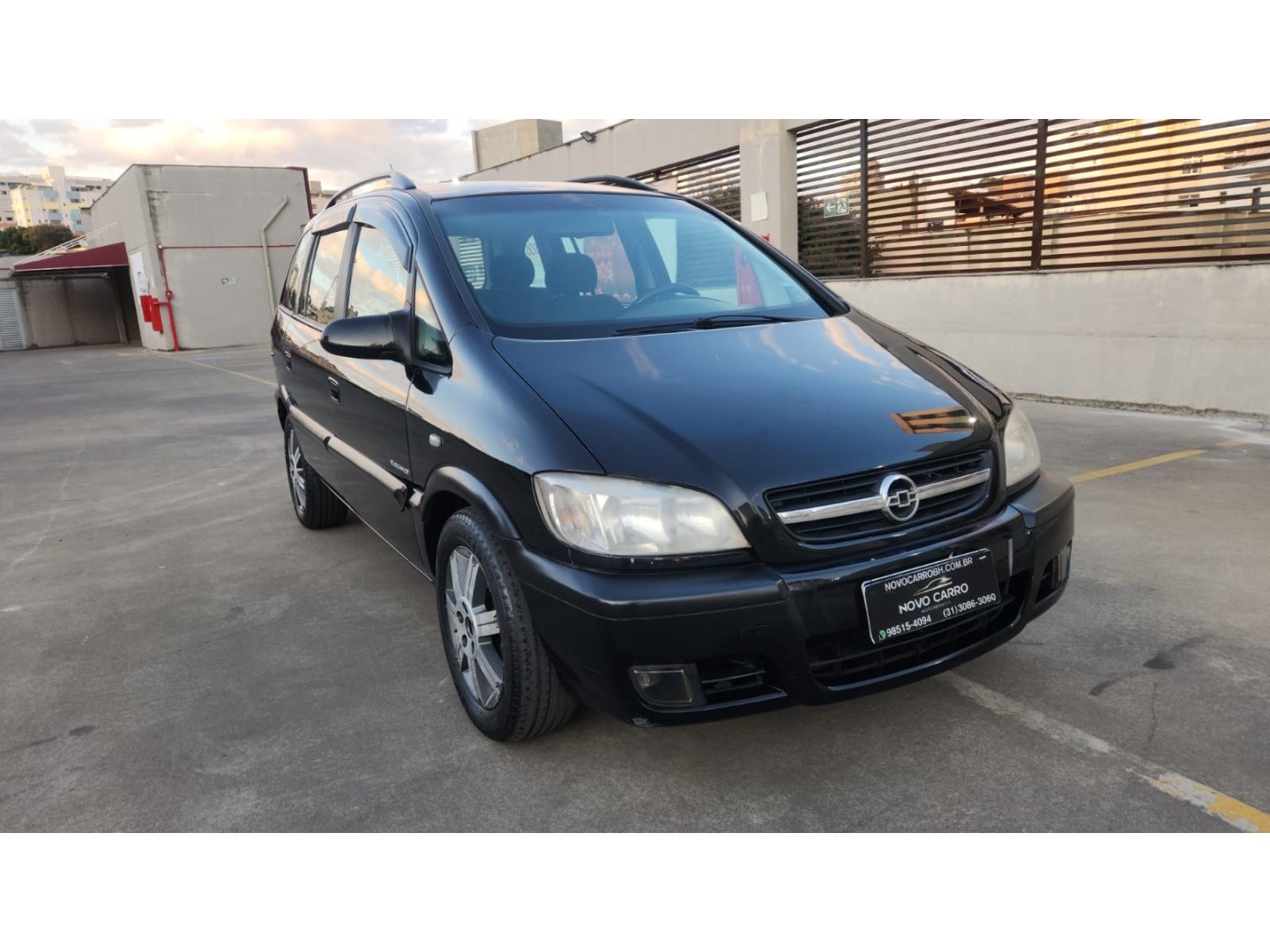 //www.autoline.com.br/carro/chevrolet/zafira-20-l-elegance-8v-flex-4p-automatico/2012/belo-horizonte-mg/24419985