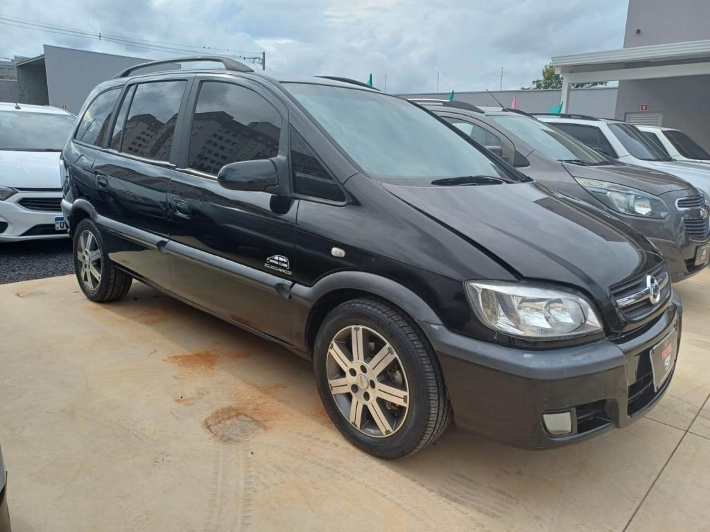 //www.autoline.com.br/carro/chevrolet/zafira-20-elegance-l-8v-gasolina-4p-manual/2005/uberaba-mg/24492703