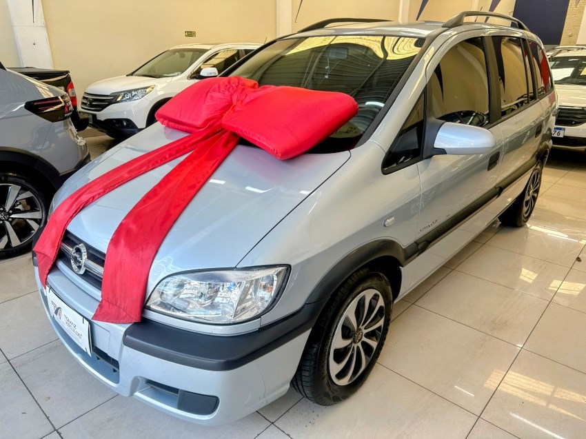 //www.autoline.com.br/carro/chevrolet/zafira-20-l-elegance-8v-flex-4p-automatico/2012/campinas-sp/24938307