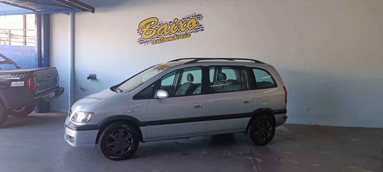 //www.autoline.com.br/carro/chevrolet/zafira-20-l-expression-8v-flex-4p-automatico/2011/itatiba-sp/25013814