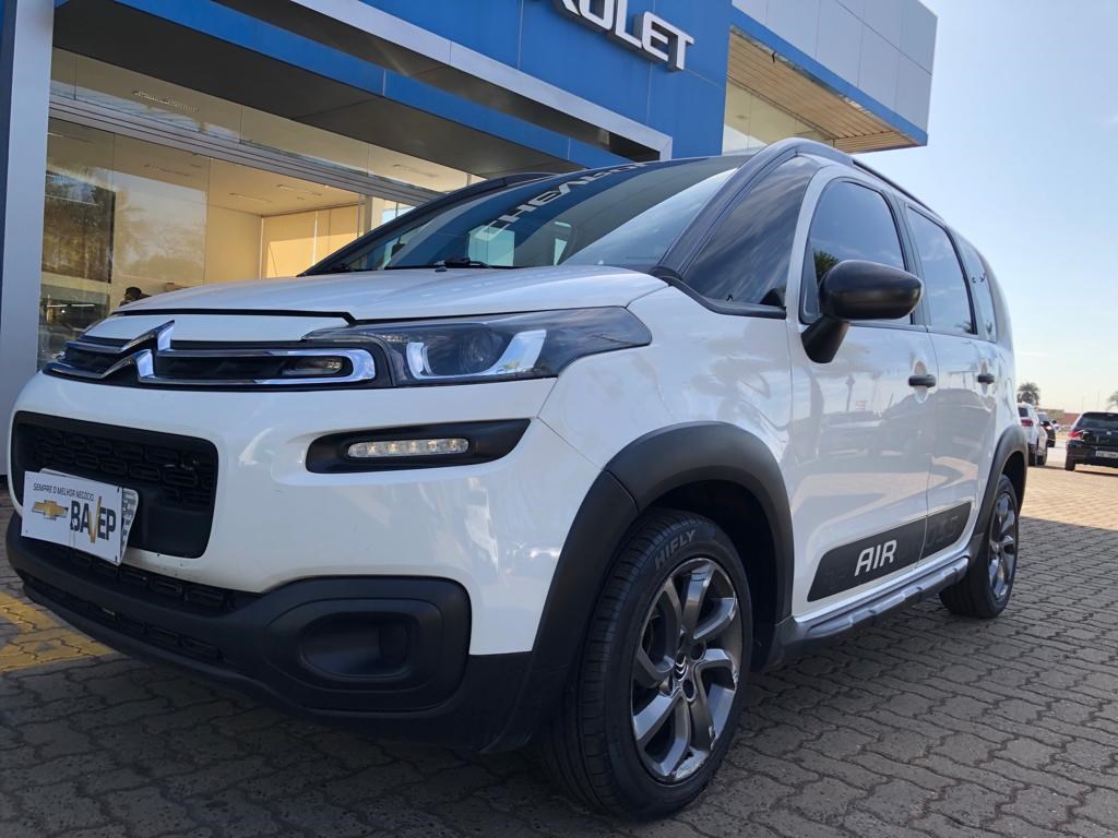 //www.autoline.com.br/carro/citroen/aircross-16-live-16v-flex-4p-automatico/2017/barretos-sp/22732997