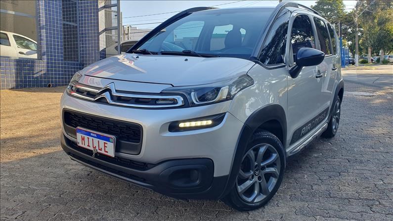 //www.autoline.com.br/carro/citroen/aircross-15-live-8v-flex-4p-manual/2017/campinas-sp/23593073
