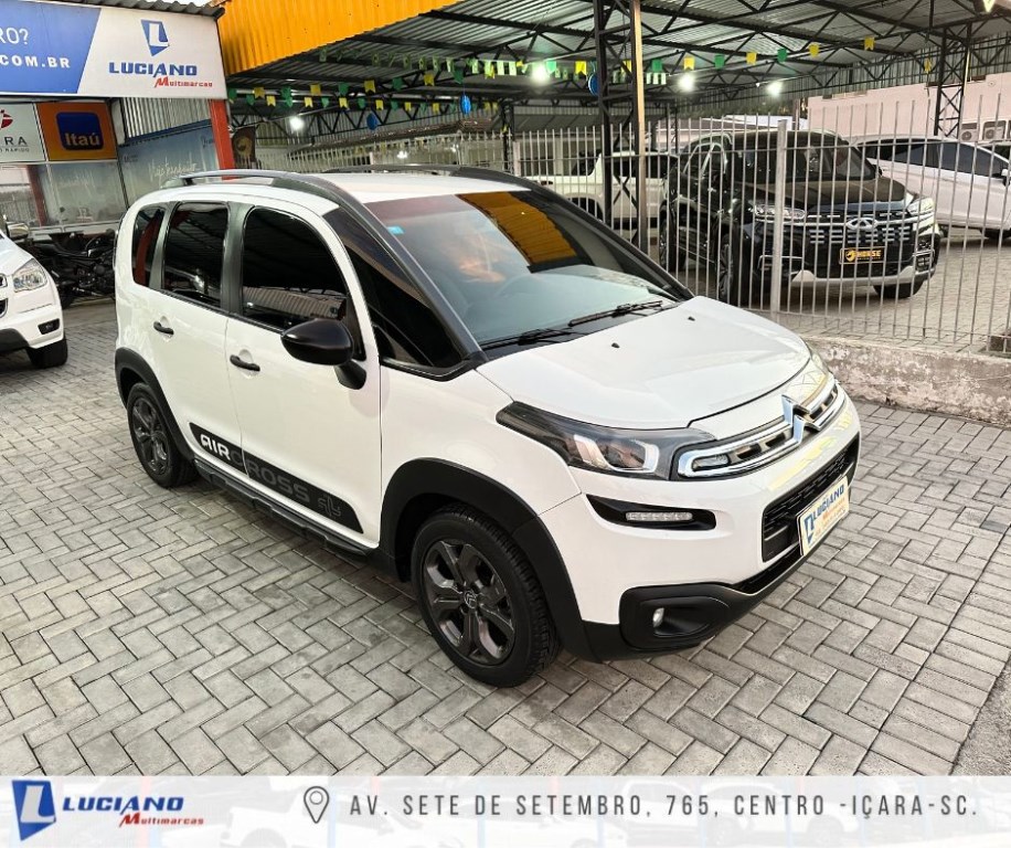 //www.autoline.com.br/carro/citroen/aircross-16-live-16v-flex-4p-automatico/2018/icara-sc/23803053
