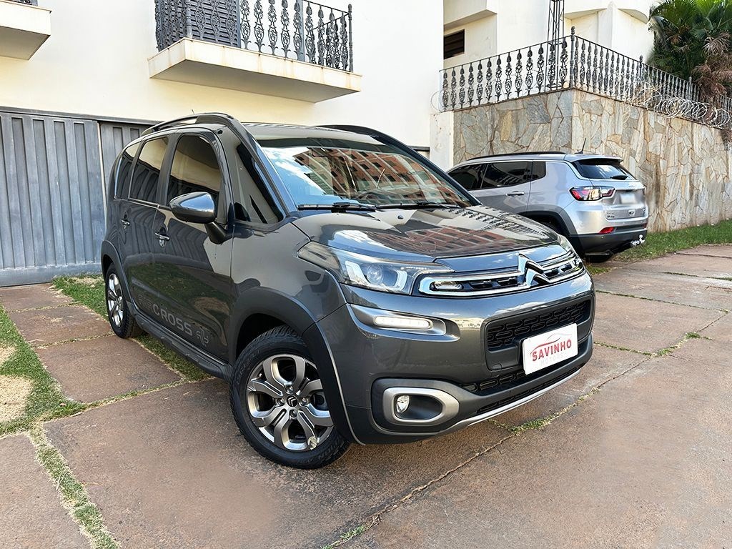 //www.autoline.com.br/carro/citroen/aircross-16-shine-16v-flex-4p-automatico/2018/ribeirao-preto-sp/24417847