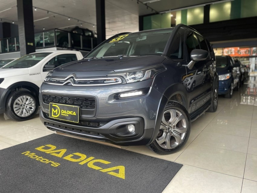 //www.autoline.com.br/carro/citroen/aircross-16-live-16v-flex-4p-automatico/2018/campinas-sp/24563709