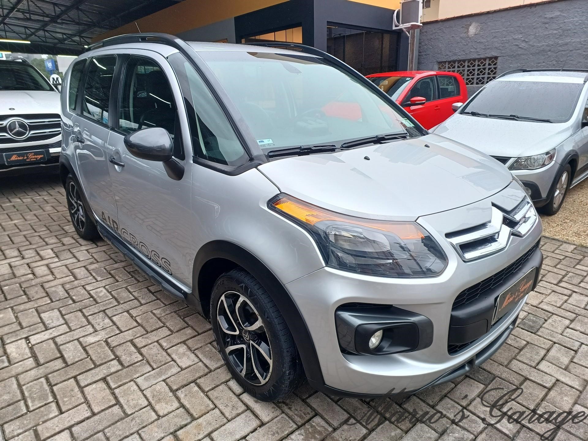 //www.autoline.com.br/carro/citroen/aircross-16-exclusive-16v-flex-4p-automatico/2015/blumenau-sc/24632960