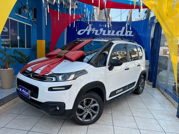 //www.autoline.com.br/carro/citroen/aircross-16-feel-16v-flex-4p-automatico/2017/campinas-sp/24766694