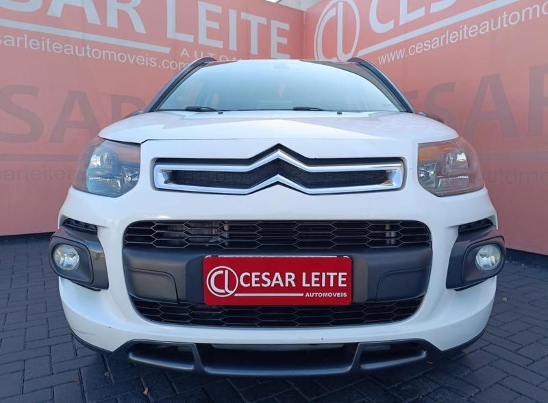 //www.autoline.com.br/carro/citroen/aircross-16-exclusive-16v-flex-4p-automatico/2015/curitiba-pr/24932003