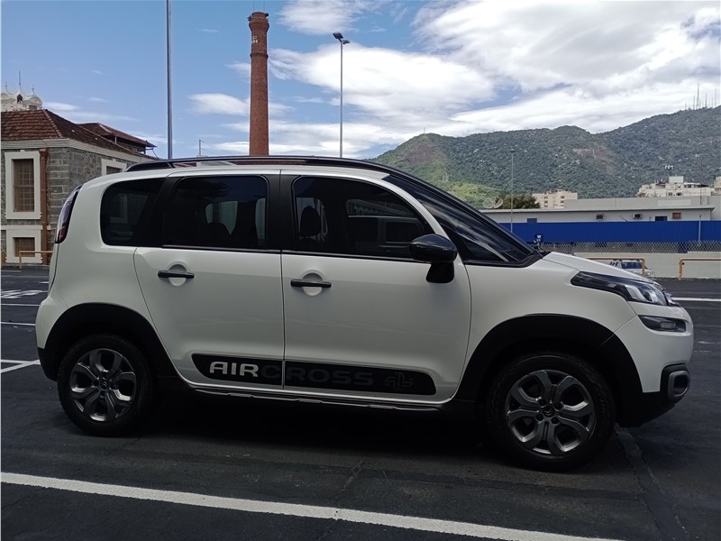 //www.autoline.com.br/carro/citroen/aircross-16-shine-16v-flex-4p-automatico/2016/rio-de-janeiro-rj/24976837