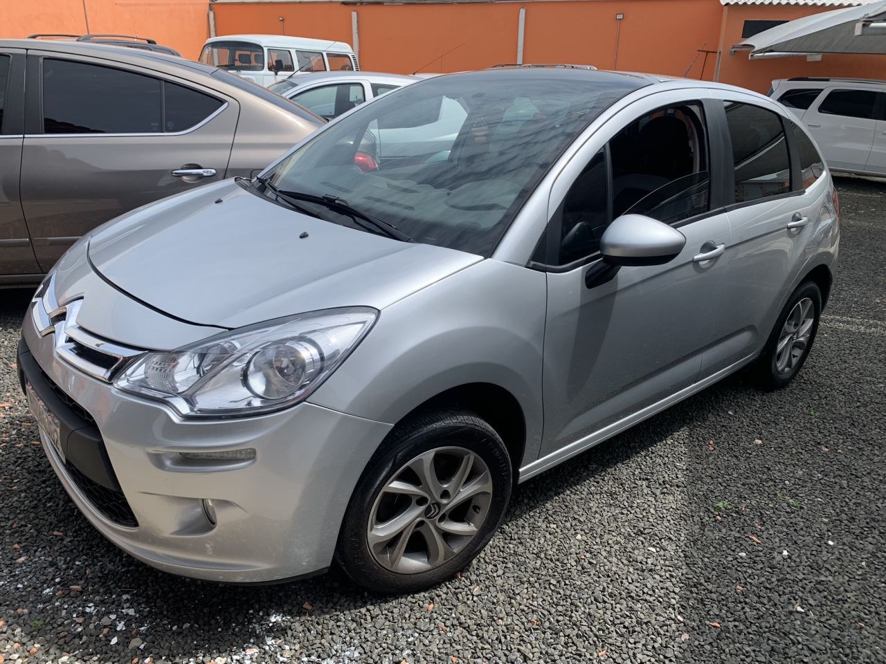 //www.autoline.com.br/carro/citroen/c3-15-tendance-8v-flex-4p-manual/2013/limeira-sp/22758896