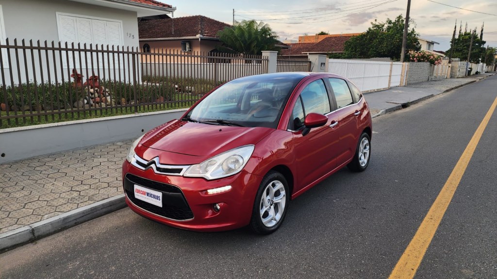 //www.autoline.com.br/carro/citroen/c3-16-120-exclusive-16v-flex-4p-manual/2013/joinville-sc/23696050