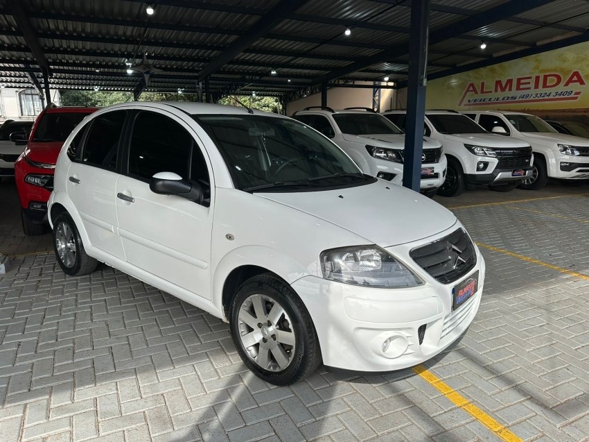 //www.autoline.com.br/carro/citroen/c3-16-exclusive-solaris-16v-flex-4p-automatico/2012/chapeco-sc/23817801