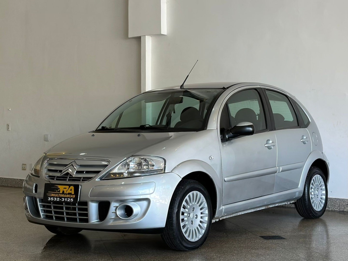 //www.autoline.com.br/carro/citroen/c3-14-glx-8v-flex-4p-manual/2009/brasilia-df/24382827