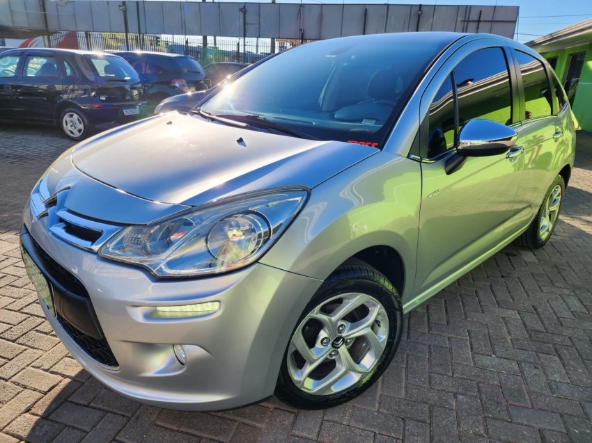 //www.autoline.com.br/carro/citroen/c3-16-120-exclusive-16v-flex-4p-automatico/2016/curitiba-pr/24503678