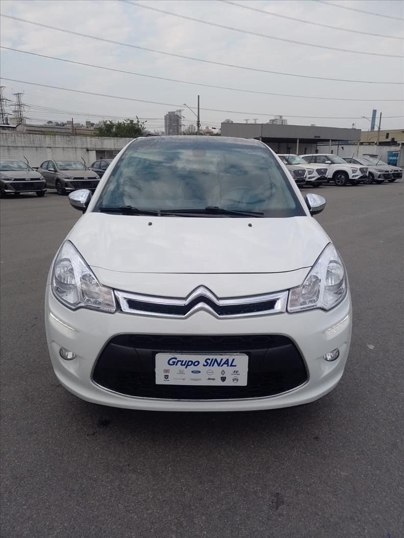 //www.autoline.com.br/carro/citroen/c3-16-120-exclusive-16v-flex-4p-automatico/2017/sao-paulo-sp/24734174