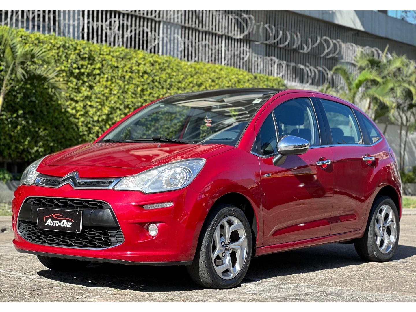 //www.autoline.com.br/carro/citroen/c3-15-exclusive-8v-flex-4p-manual/2015/rio-de-janeiro-rj/24775760