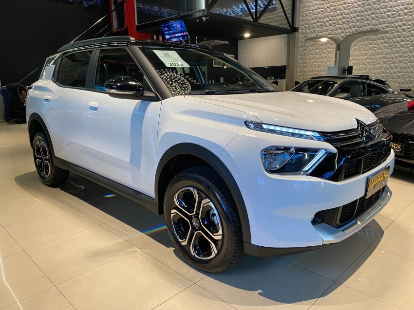 //www.autoline.com.br/carro/citroen/c3-aircross-10-turbo-200-shine-7l-flex-4p-automatico/2025/curitiba-pr/24489287