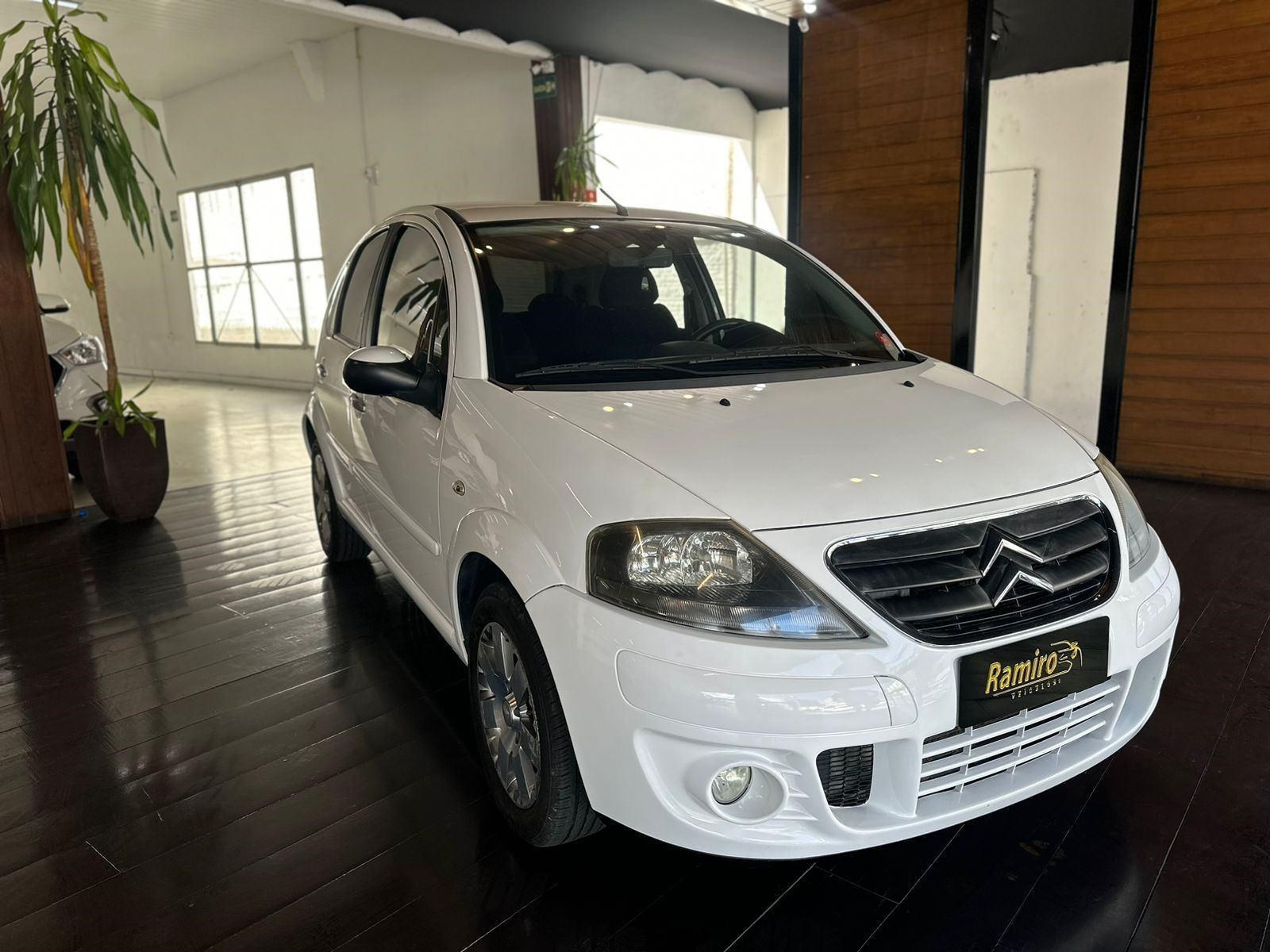 //www.autoline.com.br/carro/citroen/c3-picasso-16-exclusive-16v-flex-4p-automatico/2012/florianopolis-sc/24430496