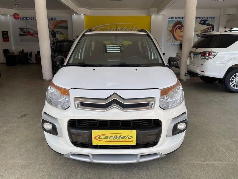 //www.autoline.com.br/carro/citroen/c3-picasso-16-glx-16v-flex-4p-automatico/2013/brasilia-df/24502346