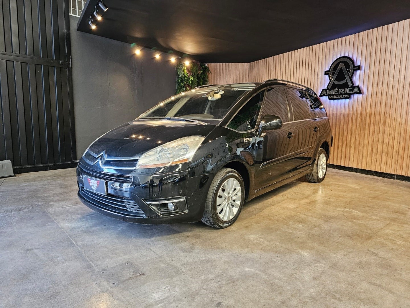 //www.autoline.com.br/carro/citroen/c4-picasso-20-exclusive-16v-gasolina-4p-automatico/2009/belo-horizonte-mg/24821894